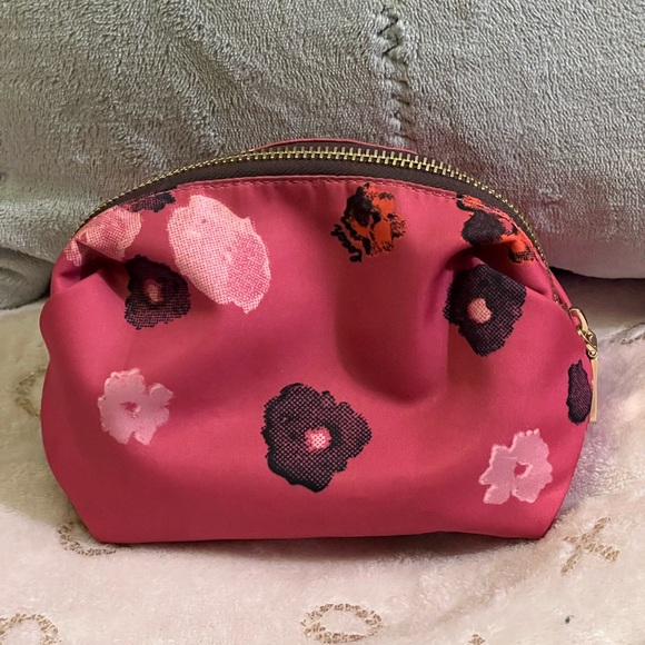 Beautiful Little Coach Makeup Bag - Picture 6 of 9